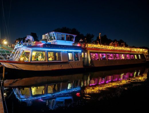 ms-diva-Stadtrundfahrt-ms-diva-cruise-city-tour-queercitypass-berlin