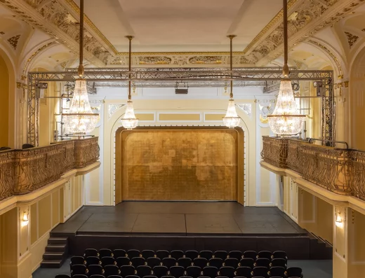 MusikTheater an der Wien - Kammeroper, Blick in den Saal mit Bühne und Sitzplätzen
